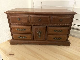 Vintage Jewelry Box 