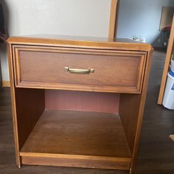 Side/End/Nightstand Table