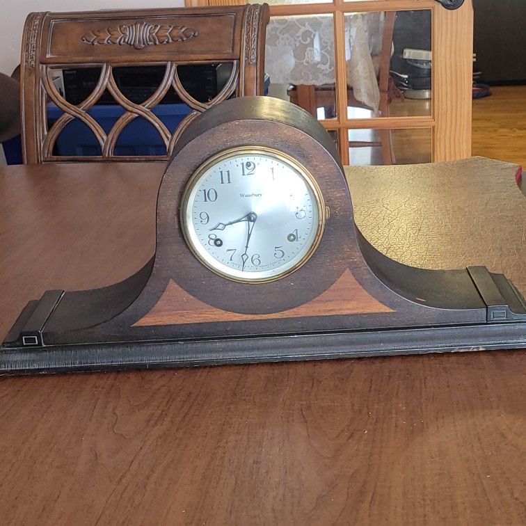 Antique Waterbury 8 Day Time and Chime Mantle Clock. Pre-owned, in great 
working condition
