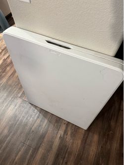 Foldable table
