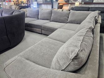 Massive Oversized Sectional w/ Deep Seats – Delivery Available