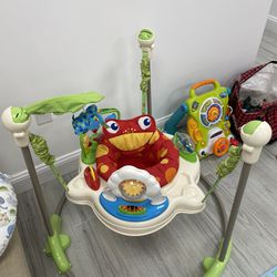 Fisher-Price Baby Jumperoo Bouncer Rainforest Jumperoo Activity-Center with Music Lights Sounds and Developmental Toys