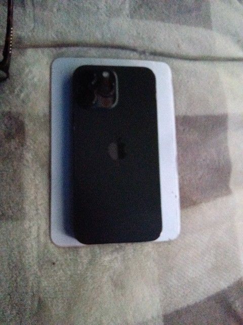 Latest Apple Phone, Black!