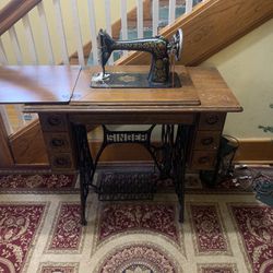 1912 singer sewing machine Thumbnail