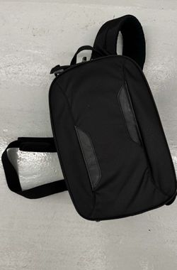 LowePro Sling Camera  Bag  $150 Retail Lowe Pro