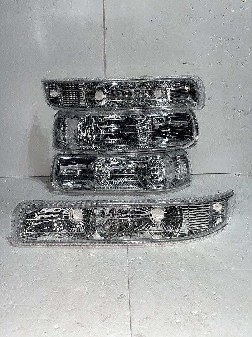 LA Zona Auto Parts 99 to 02 Chevrolet Silverado Tahoe Suburban Chrome Clear Headlights Micas Calaveras Croamadas Clara