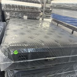 QUEEN SIZE SIMMONS BEAUTYREST BLACK SERIES 2 (PLUSH) PILLOW TOP MATTRESS & BOX SPRING BED SET