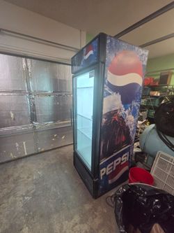 Pepsi true mfg 27 Cubic Feet Glass Door Commercial Merchandiser Cooler Refrigerator