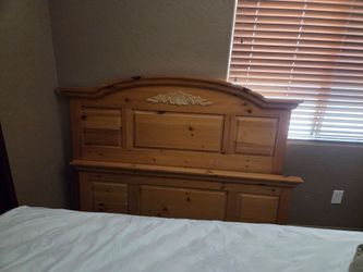 QUEEN SIZE Bedframe