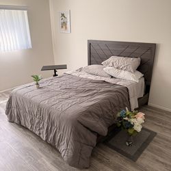 Queen Bed Frame & Mattresss