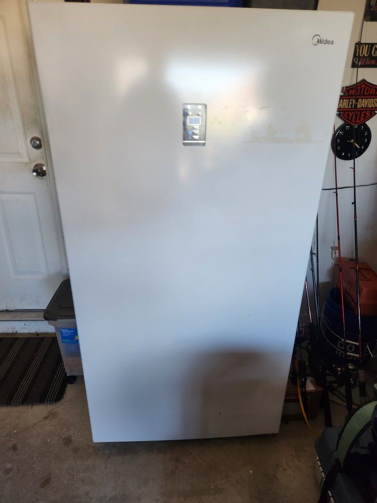 Midea 17-cu ft Convertible Freezer/Refrigerator