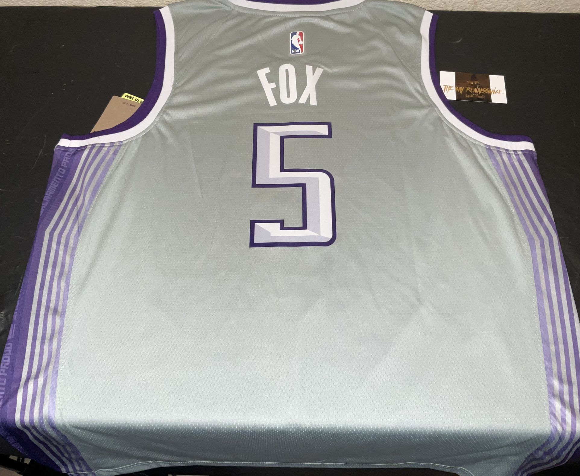 Sacramento Kings De'Aaron Fox NBA SACTOWN City Edition Jersey Youth L/XL -  Fits Adult Small “Light The Beam” for Sale in Sacramento, CA - OfferUp
