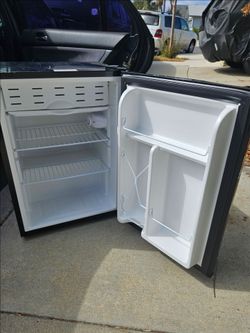 igloo 2.6 cu ft compact refrigerator with freezer