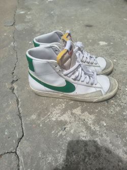Nike Blazer Mid '77 Vintage sneakers pine green. Size 9.5