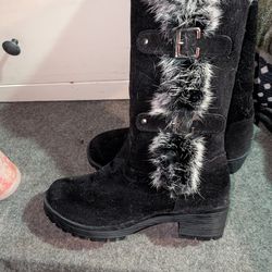 Women's boots size 8