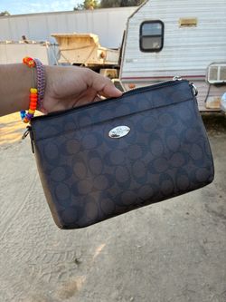 Coach Signature Crossbody Clutch Bag