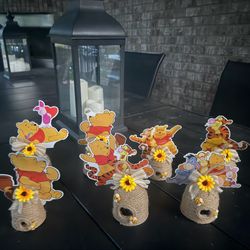 Homey comb Winnie the Pooh center pieces