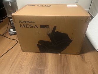 BRAND NEW Uppababy Mesa v3 car seat with base