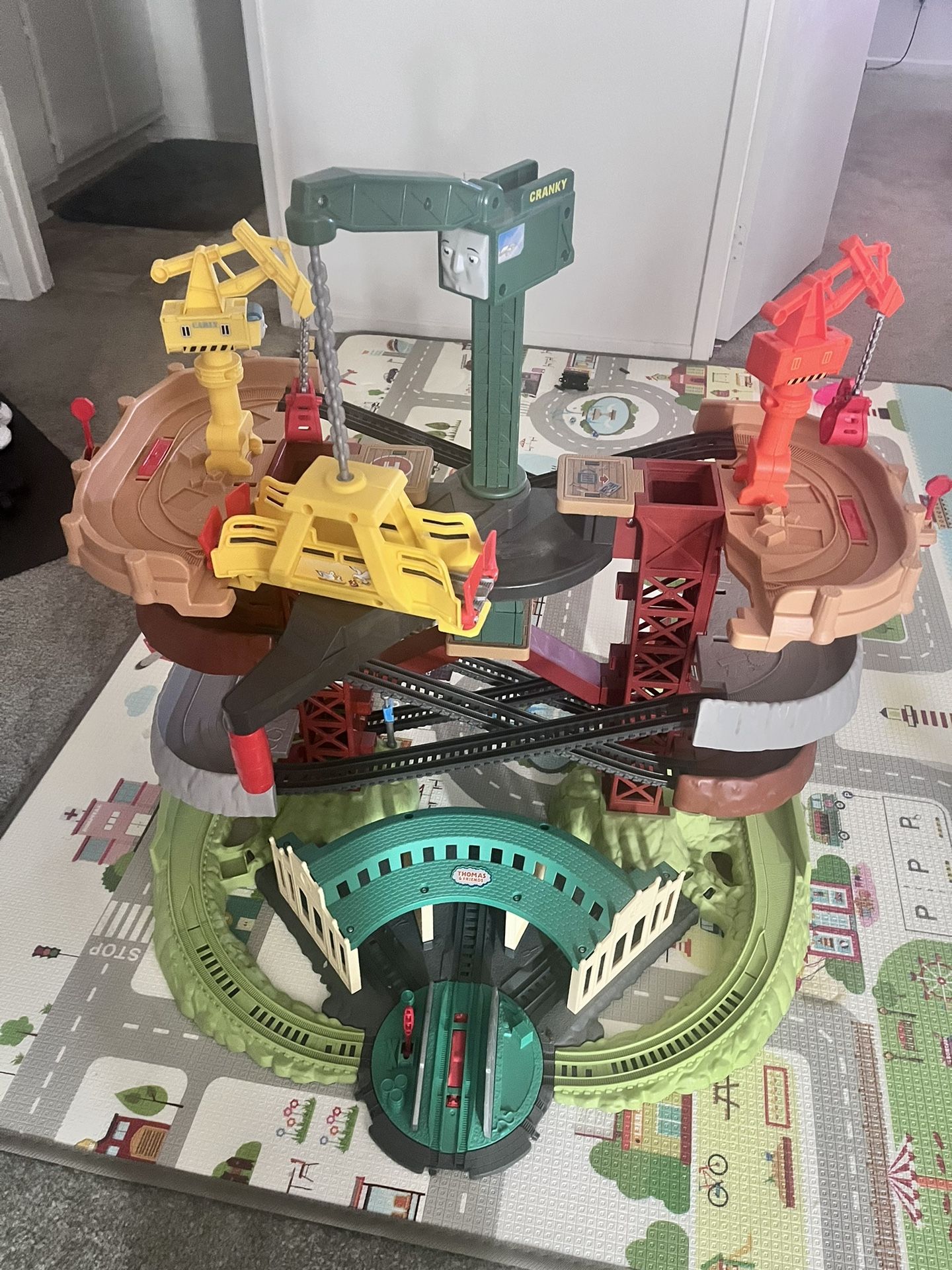 Fisher-Price Thomas and Friends Trains and Cranes Super Tower