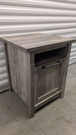 End table nightstand. Free delivery 👍