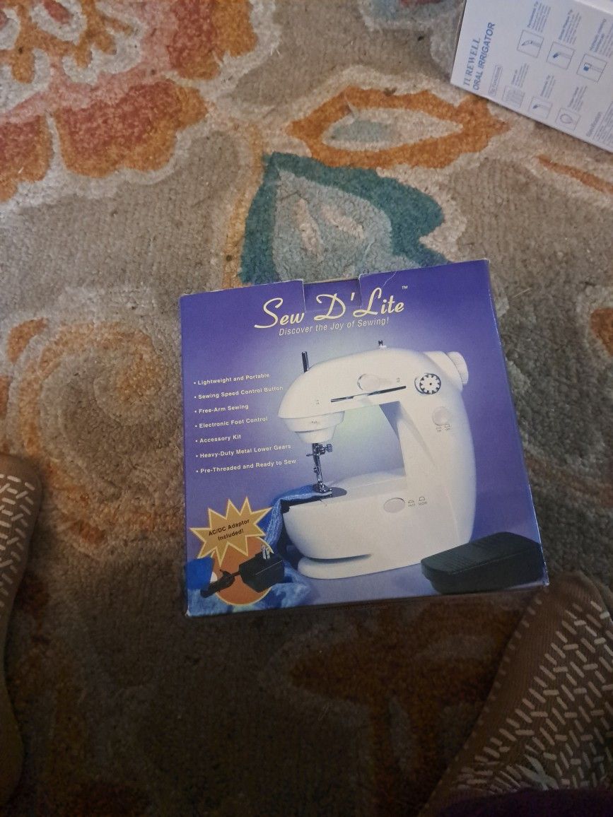 Mini Sewing Machine