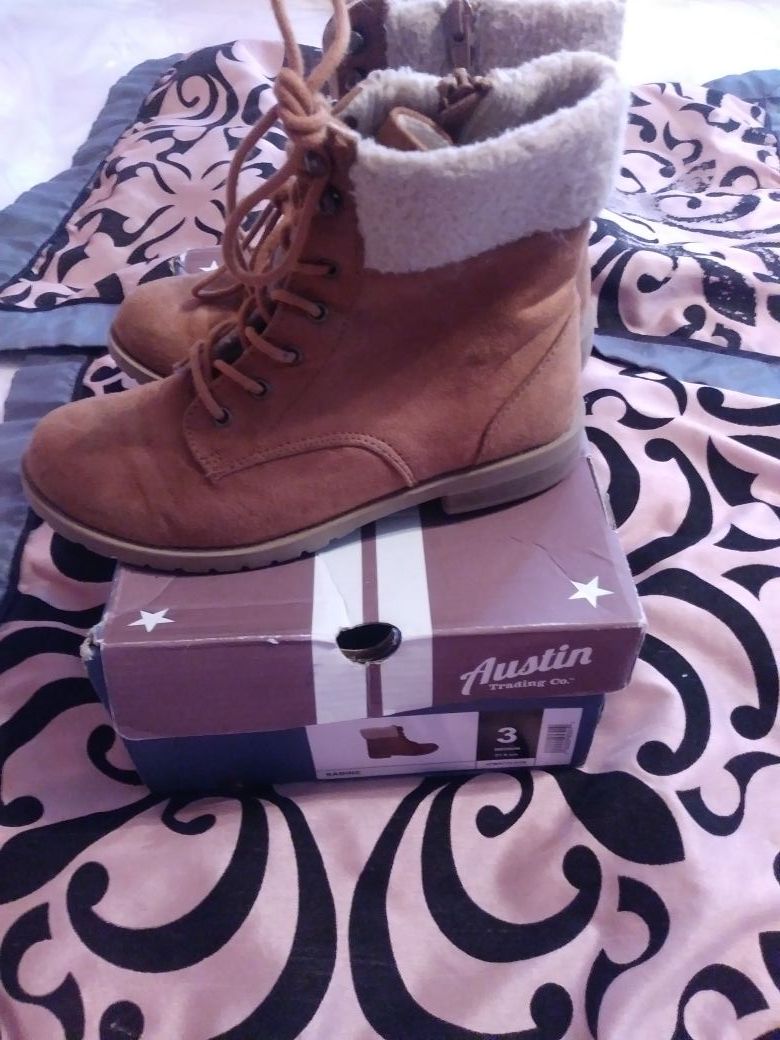 Girls boots