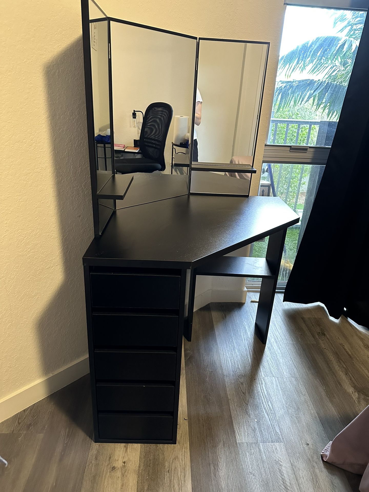 Corner vanity Desk With Mirrors