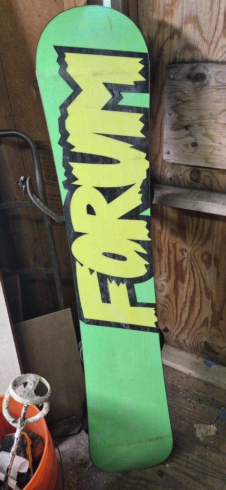 60IN FORUM SNOWBOARD WITH BINDINGS