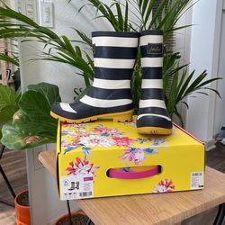 Woman’s Rain Boot Size 6