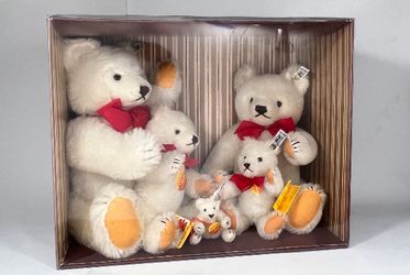 Margarete Steiff Geingen White Teddy Bear Collection