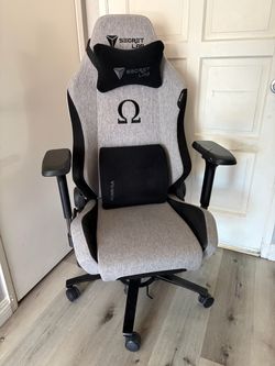 Secretlab Omega Gaming Chair