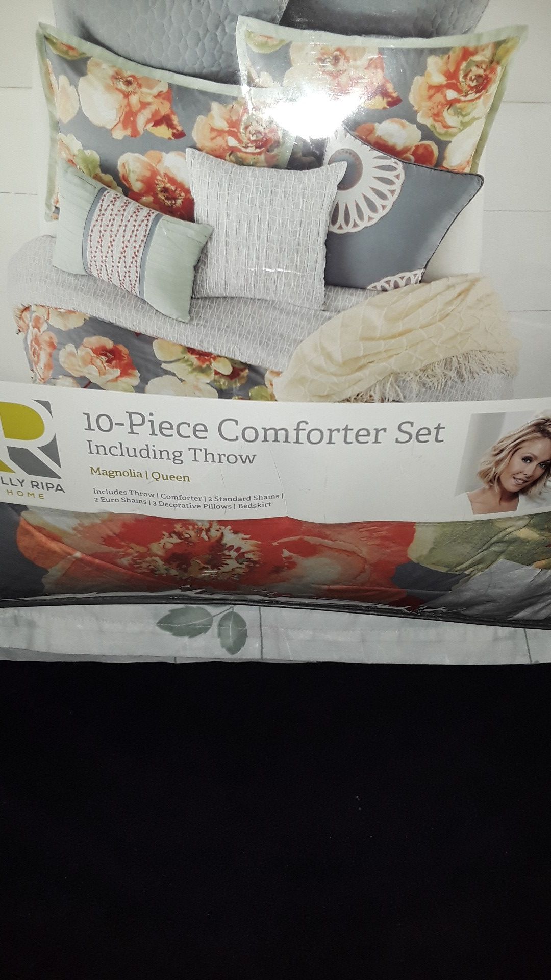 Kelly ripa comforter with artificial flower worth $40