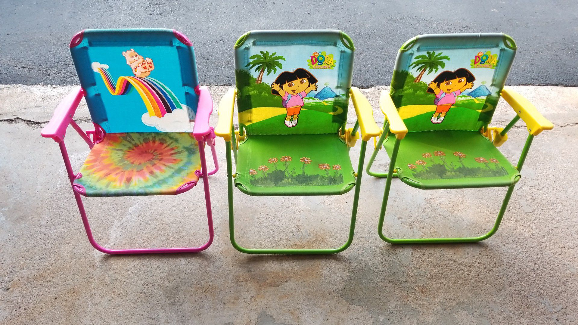 Set of 3 kid chairs