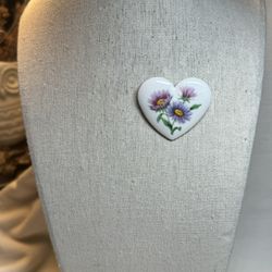 Vintage Avon Daisy Floral Heart Shaped Ceramic Brooch