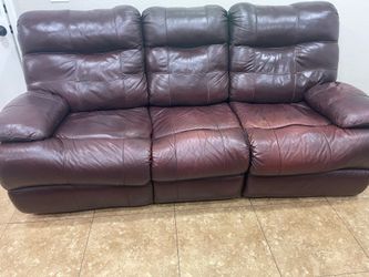 Leather couch, only the right side recliner