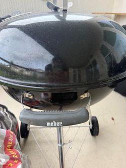 Weber Kettle Charcoal Grill. 22 Inch