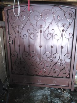 Puerta hecha a forja