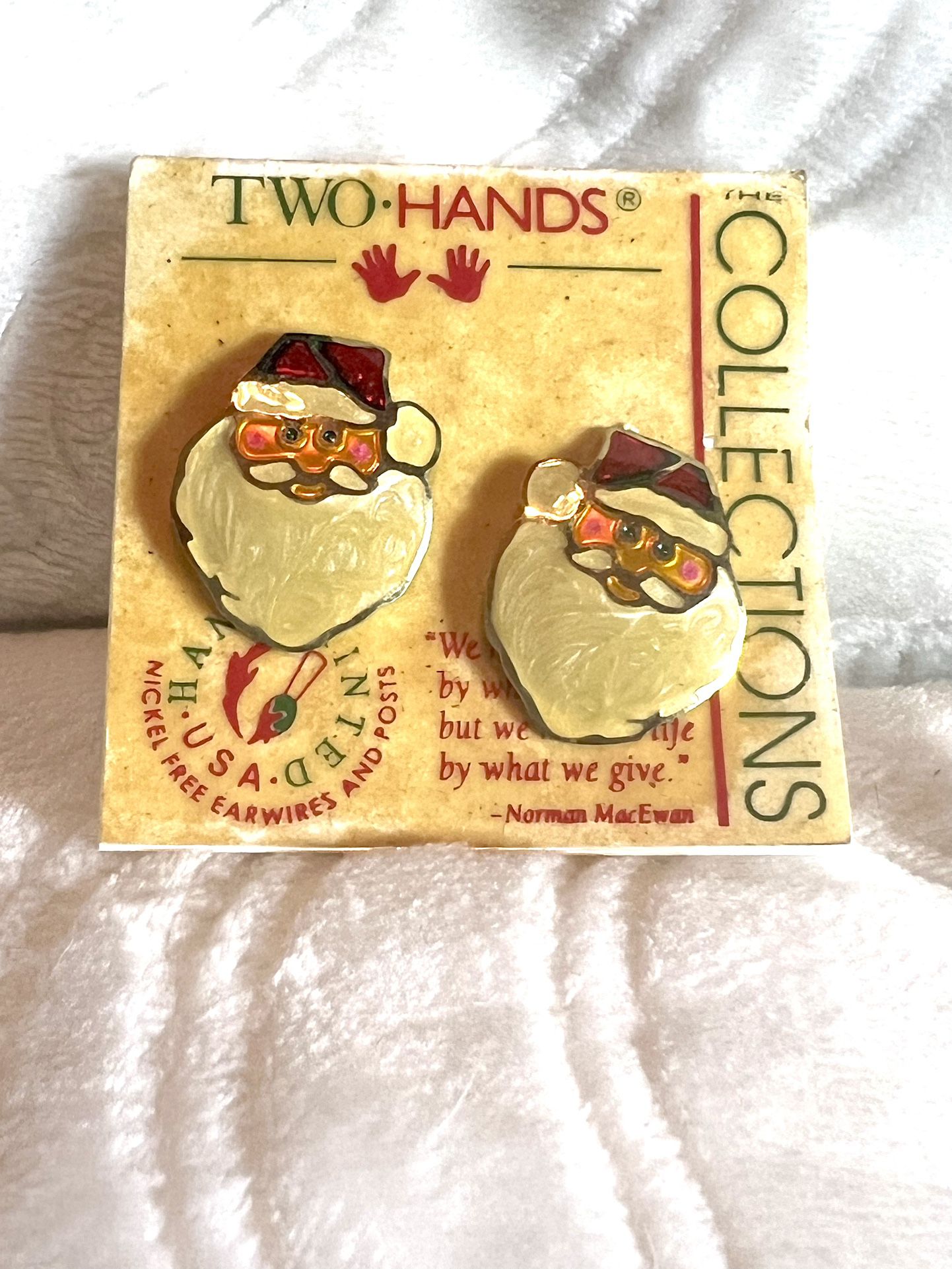 TWO•HANDS💥NWT~VINTAGE💥Collections Santa Claus Enamel Pierced Earrings