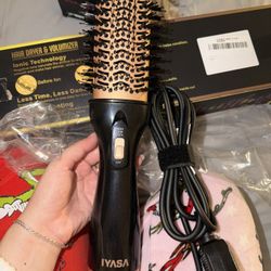 Hair dryer/blow dryer brush/ hot air brush Secadora con cepillo/ revlon alike