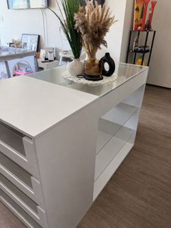 Kitchen island glass