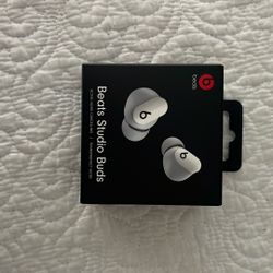 Beats Studio Buds 