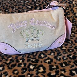 Juicy Wristlet 
