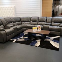 Amazing Brand new reclining sectional couch 
