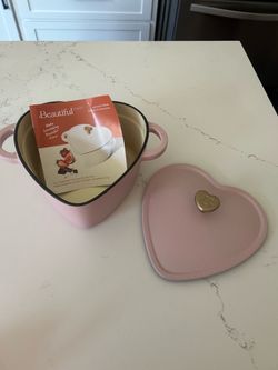 2Qt enameled cast iron Dutch oven
