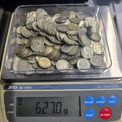 🔥 90% SILVER U.S. DIMES – PACKAGE DEAL 🔥
Mixed lot of Mercury and Roosevelt silver dimes.
• 627 grams total weight
• 90% silver U.S. coins