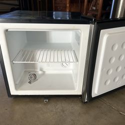 Mini Fridge / Mini Freezer