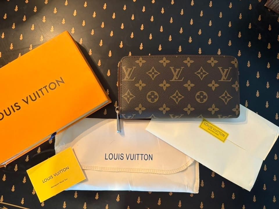 Louis Vuitton Rose Ballerine Monogram Zippy Wallet