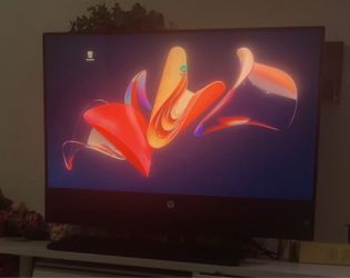 HP Desktop Computer Monitor and keyboard