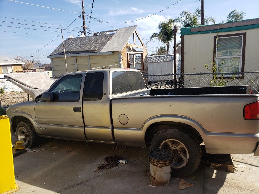 98- 2000 chevy s10 parts