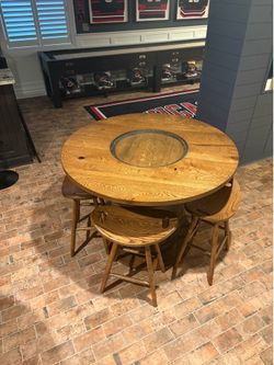 Pub barrel table with 5 matching stools
